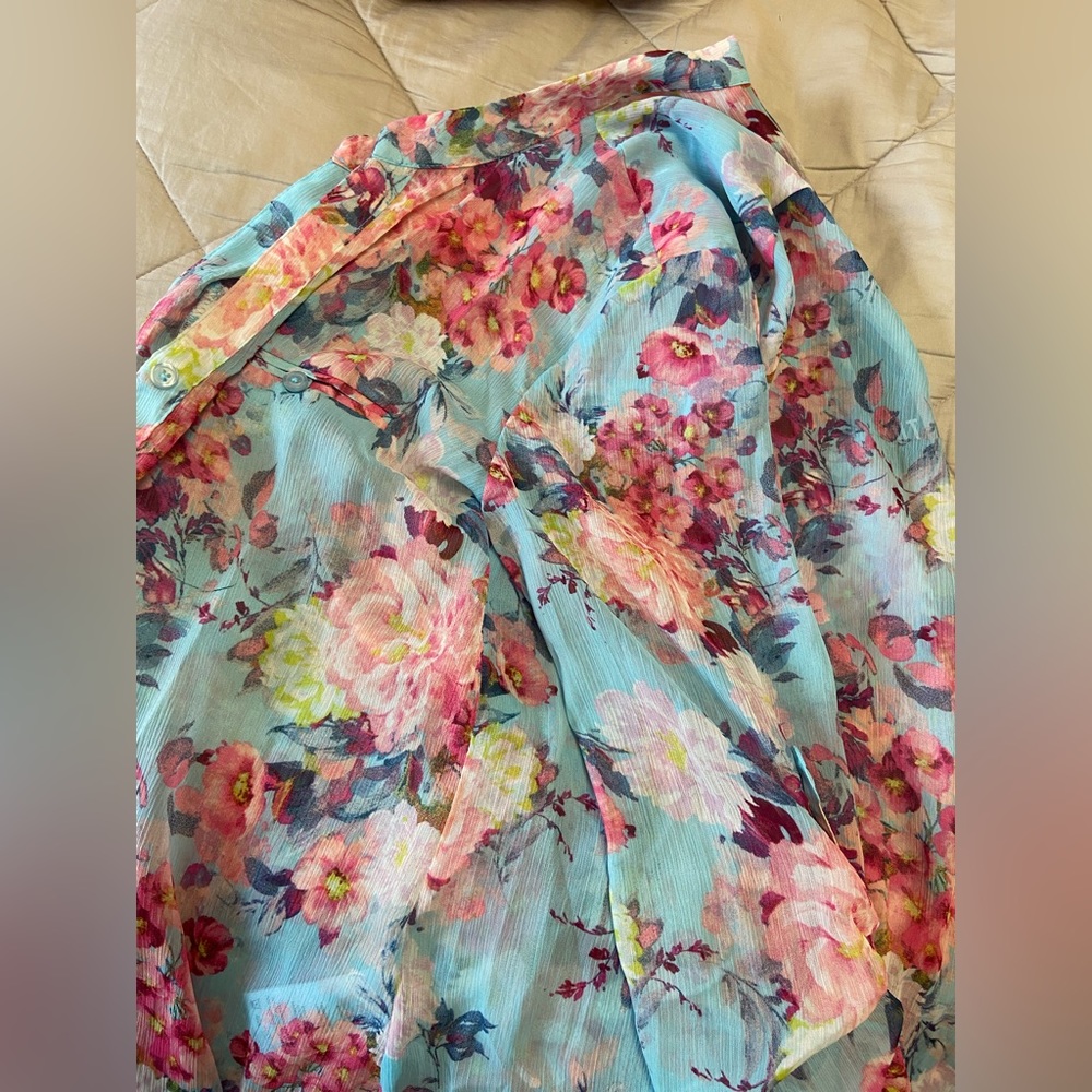 Kut from the Cloth Blue and Pink floral shirt size S NWT